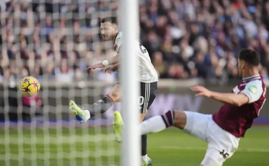 Man United thua đau: VAR gây tranh cãi khi trao phạt đền quyết định cho West Ham!