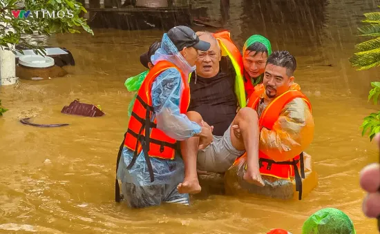 Nghĩa đồng bào giữa tâm lũ tại Quảng Bình