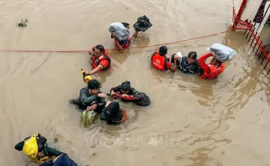 Hoàn lưu bão Trami gây mưa lớn ở Đông Bắc Thái Lan