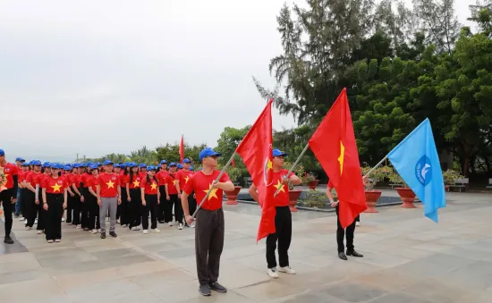 Sinh viên Khánh Hòa và tình yêu biển đảo