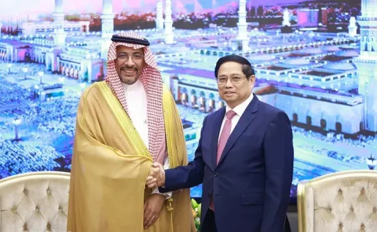 Thủ tướng Phạm Minh Chính tiếp Bộ trưởng Công nghiệp và Khoáng sản Saudi Arabia