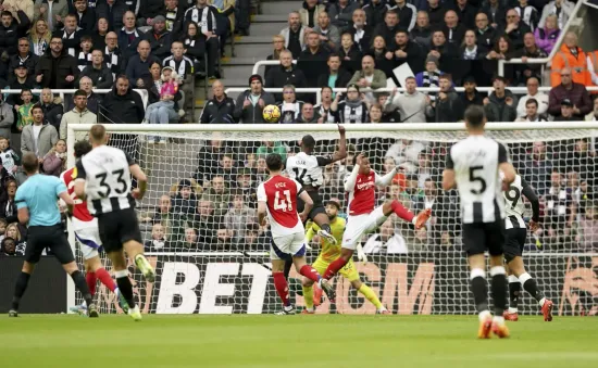 Arteta và Saliba thẳng thừng phê bình Arsenal sau trận thua đau đớn trước Newcastle!