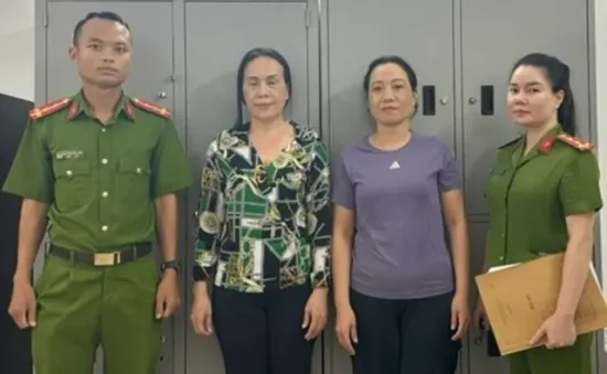Chạy án vụ buôn lậu hơn 700 viên kim cương, 2 phụ nữ bị bắt