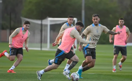 Messi trở lại ĐT Argentina, sẵn sàng cho trận gặp Paraguay