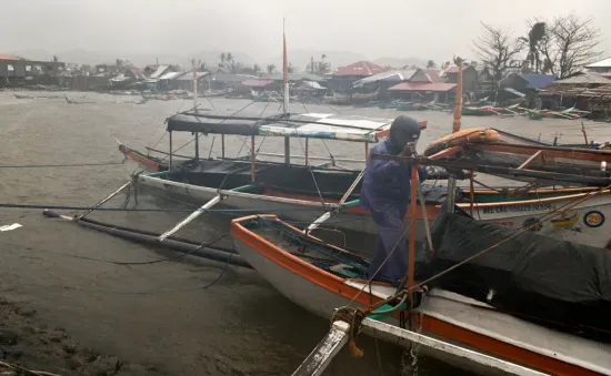 Bão Usagi tăng tốc hướng về Philippines