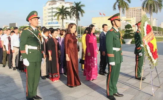 Đoàn đại biểu các dân tộc thiểu số TP Đà Nẵng dâng hương tưởng nhớ các anh hùng, liệt sĩ