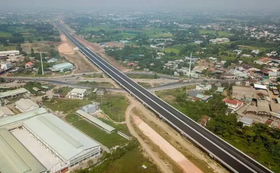 Sẵn sàng khai thác từng đoạn cao tốc Bến Lức - Long Thành