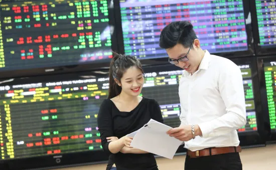 VN-Index lùi sâu về gần mốc 1.200 điểm