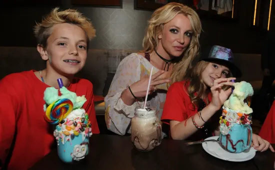 Britney Spears không từ bỏ hy vọng hàn gắn với các con