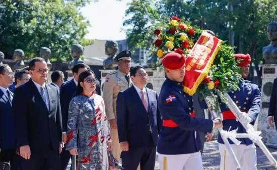 Thủ tướng tưởng niệm lãnh đạo lập quốc và hội đàm với Tổng thống Cộng hòa Dominica