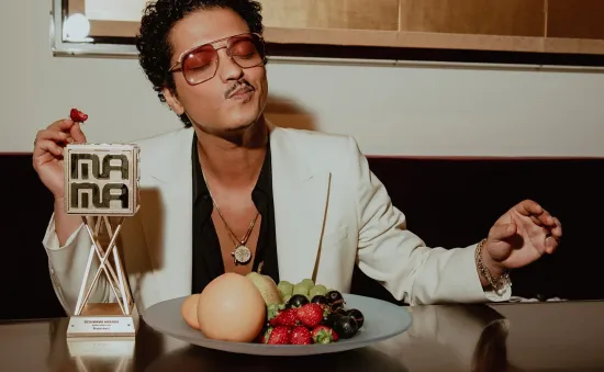 Bruno Mars tận hưởng niềm vui chiến thắng MAMA Awards 2024