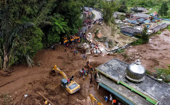 Indonesia khắc phục hậu quả lũ lụt, lở đất khiến 20 người tử vong