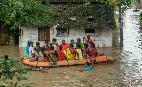 Bão Fengal tàn phá bang Tamil Nadu của Ấn Độ, ít nhất 12 người tử vong