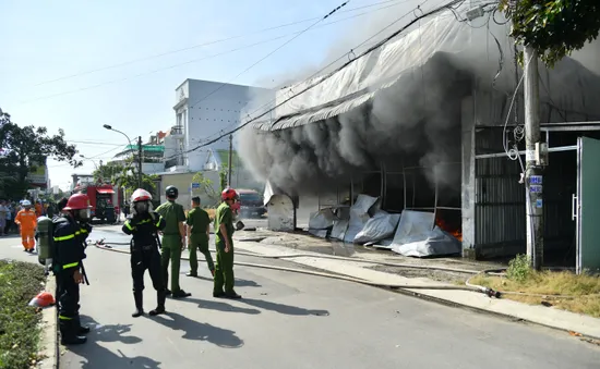 Kiên Giang: Hoả hoạn bao trùm gara ô tô ở TP Rạch Giá