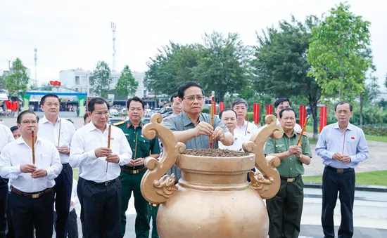 Thủ tướng dâng hương tại Khu di tích Chi bộ An Nam Cộng sản Đảng ở Cần Thơ