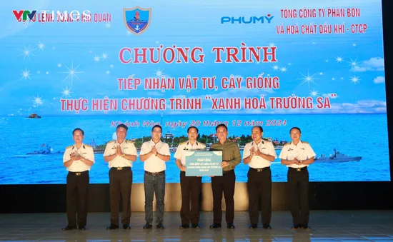 Bàn giao 100.000 cây xanh và vật tư góp phần “Xanh hóa Trường Sa”.