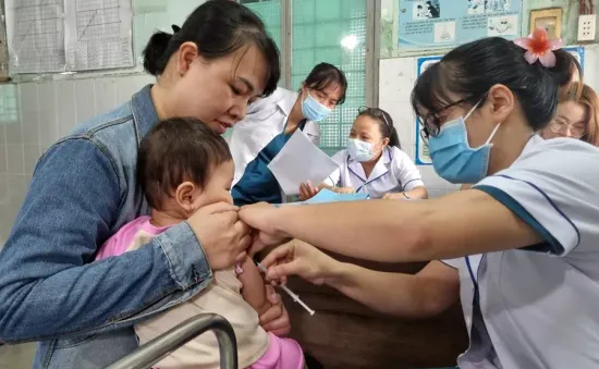 Đồng Nai đề xuất tiêm vaccine phòng bệnh sởi cho trẻ từ 6 - 9 tháng tuổi