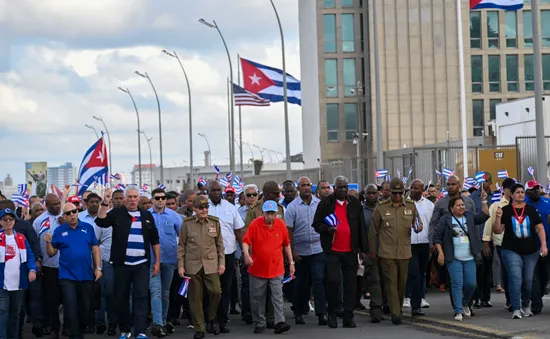 Hàng trăm nghìn người Cuba biểu tình phản đối Mỹ cấm vận