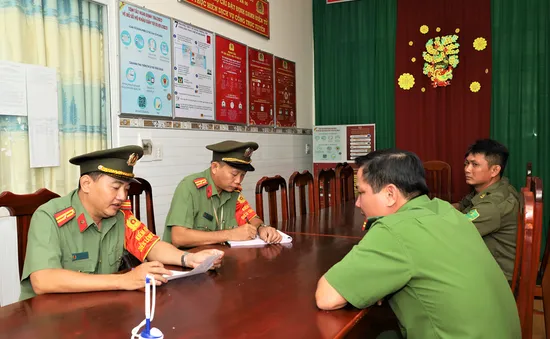 Hậu Giang: Tăng cường kiểm tra Điều lệnh CAND trong đợt cao điểm tấn công, trấn áp tội phạm