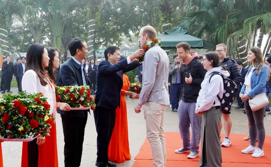 Quảng Bình: Đón đoàn khách du lịch đầu tiên của năm mới 2025
