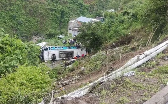 Xe bus lao xuống vực sâu ở Colombia, hàng chục người thương vong