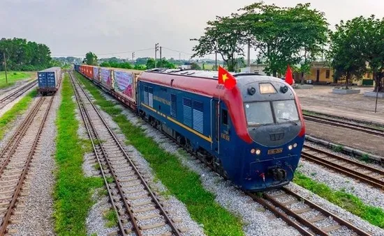 Hàng hóa qua tàu liên vận Trung - Việt tăng mạnh