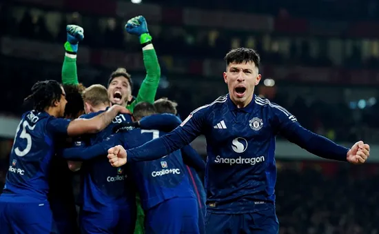 Thi đấu thiếu người, Man Utd loại Arsenal khỏi Cúp FA