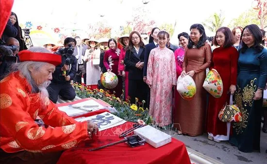 Phu nhân Tổng Bí thư dự Chương trình ngoại giao văn hóa "Bản hòa ca Tết Việt"