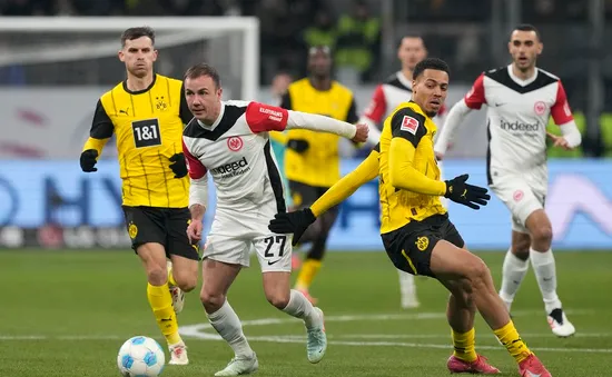 Vượt qua Dortmund, Frankfurt áp sát nhóm đầu Bundesliga