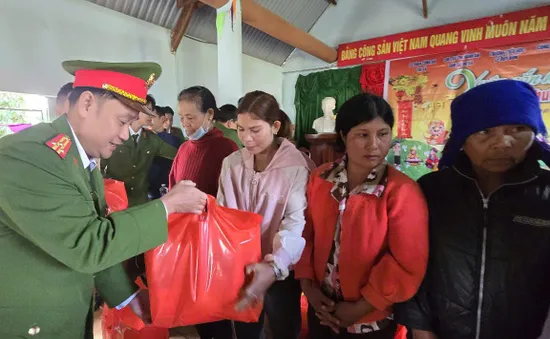 Mang Xuân ấm đến với đồng bào dân tộc thiểu số nghèo ở Đắk Lắk