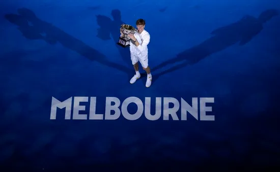 Đánh bại Zverev, Jannik Sinner bảo vệ thành công chức vô địch Australia mở rộng