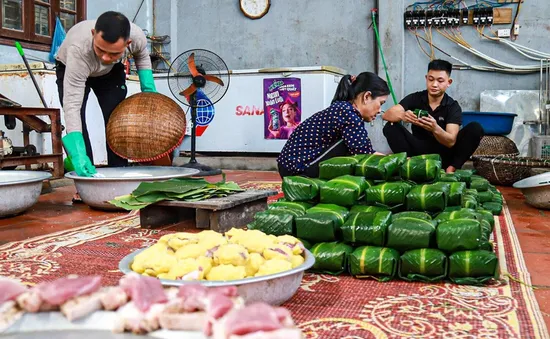 Làng gói bánh chưng của Hà Nội tất bật những ngày giáp Tết