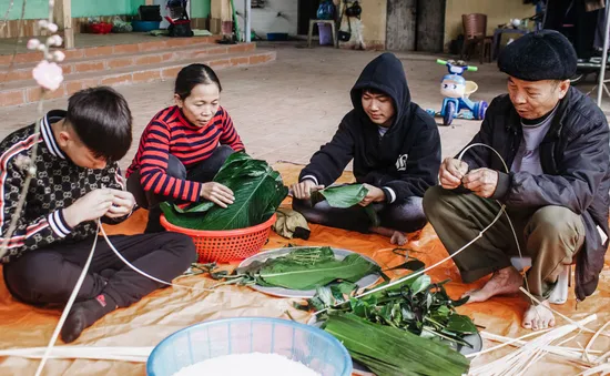 Gói bánh chưng - Gói vị Tết bình yên trên quê hương