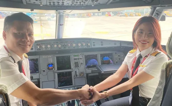 Những chuyến bay Tết và tình yêu bầu trời của gia đình phi công Vietjet