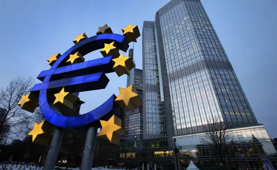 ECB cắt giảm lãi suất và bỏ ngỏ khả năng nới lỏng hơn nữa