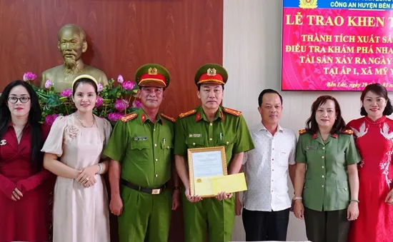 Thưởng nóng lực lượng phá nhanh vụ trộm cướp tài sản trước thềm Tết Nguyên đán