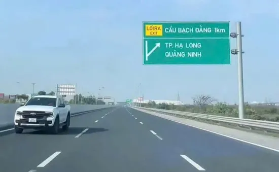 Nữ tài xế lao ngược chiều trên cao tốc Hà Nội - Hải Phòng ở làn 120km/h