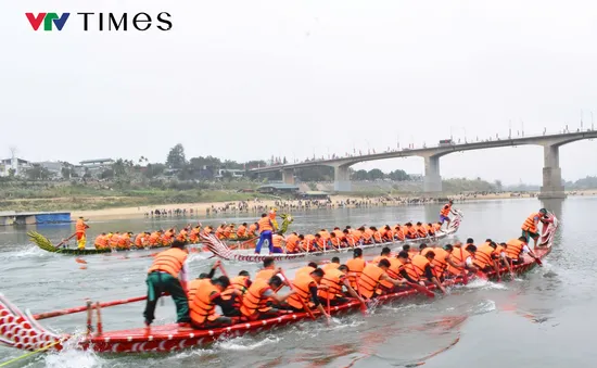 Tuyên Quang: Rộn ràng lễ hội đua thuyền trên sông Lô mừng Xuân Ất Tỵ