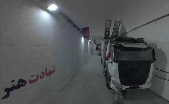 Iran công bố căn cứ tên lửa mới dưới lòng đất