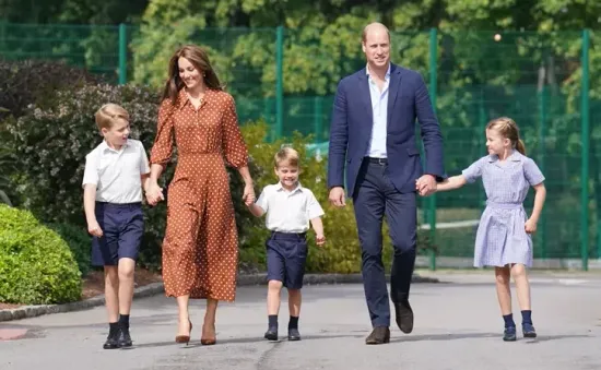 Cách Công nương Kate Middleton sử dụng quần áo cũ của các con