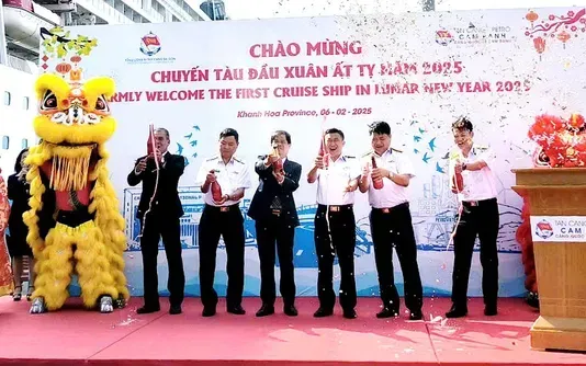 Cảng Quốc tế Cam Ranh đón gần 2000 du khách Quốc tế đầu xuân Ất Tỵ