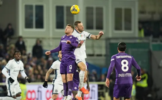 Inter Milan thảm bại trước Fiorentina