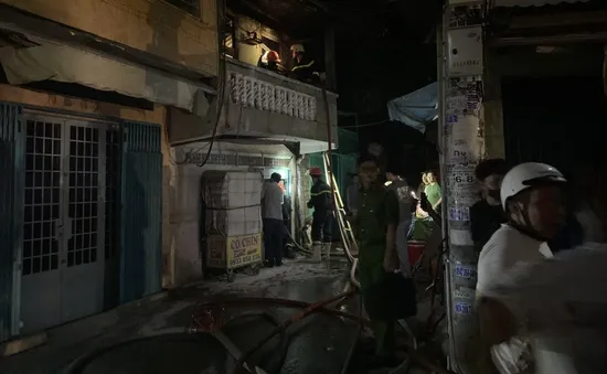 TP. Hồ Chí Minh: Cháy tại cư xá trong hẻm, nhiều người tháo chạy