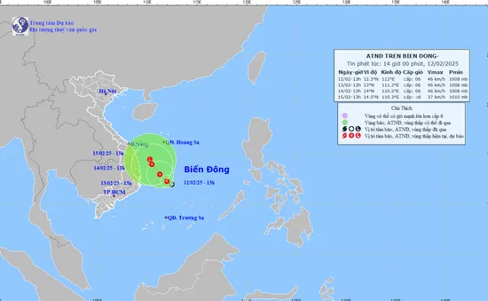 Áp thấp nhiệt đới trên Biển Đông di chuyển chậm