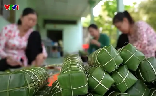 Bánh tét gói trọn tình quê