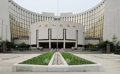 PBoC thận trọng, neo lãi suất giữa bão thuế