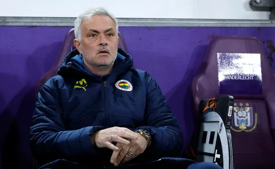 "Người đặc biệt" Mourinho bị Galatasaray khởi kiện