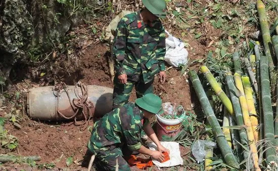 Phát hiện quả bom nặng khoảng 250 kg tại Phú Thọ