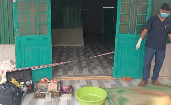 Đâm chết vợ cũ vì đón con không báo trước