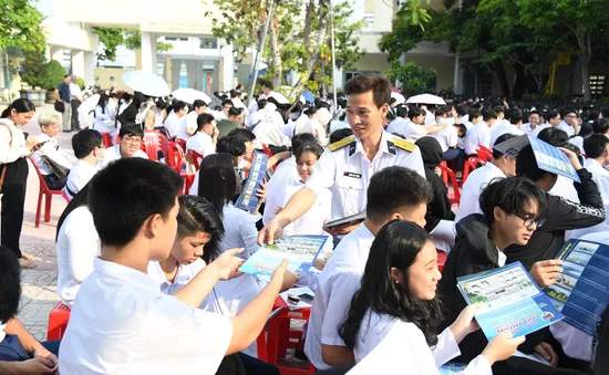 Hơn 4.000 người tại Kiên Giang nghe thông tin, tuyên truyền về biển, đảo